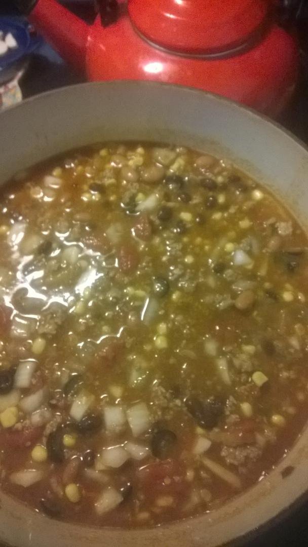 After a day shoot in Lathrop, MO, doing their Living History Festival, l just threw together some taco soup as that sounded great after a very cool day being in the cloudy ☁ and very cool, windy day. At least my shoot tomor