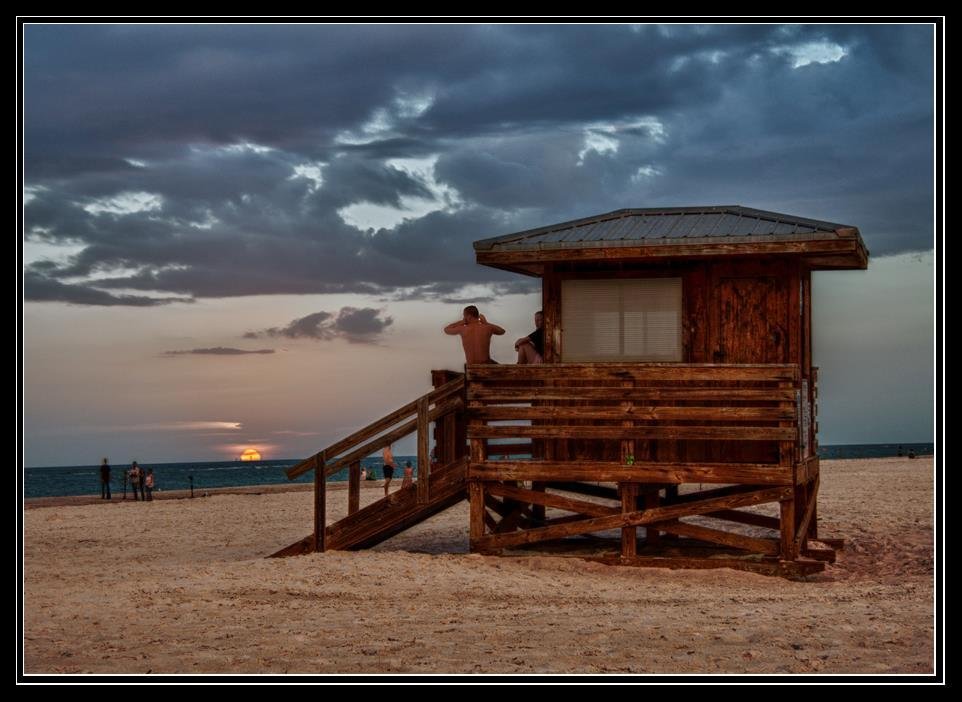 Sunrise at the Lido Beach lifeguard station