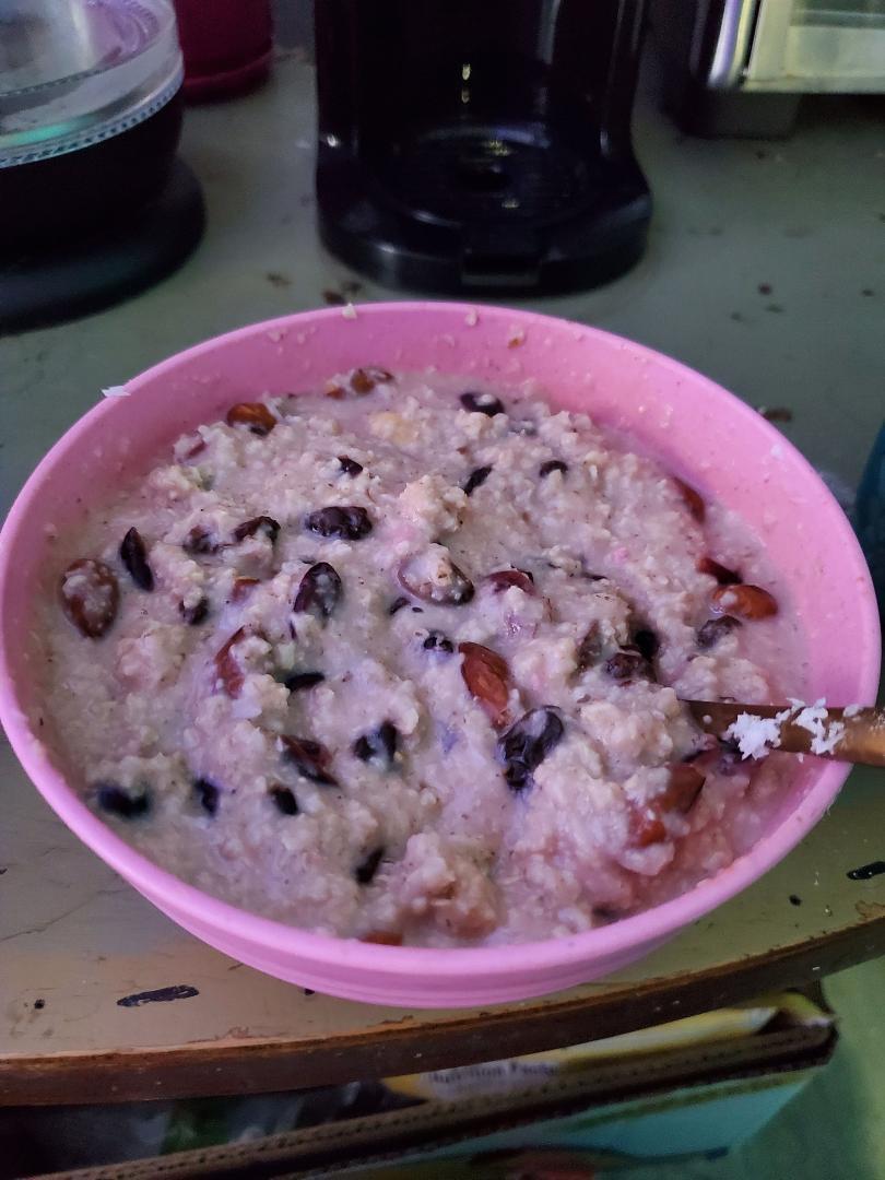 CW: food
I have a new favorite breakfast which is thankfully considerably more affordable than eggs, cheese, and potatoes. Hot cereal with a scoop of strawberry protein powder, almonds, dried cranberries, raisins, and unsw