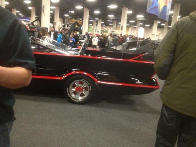 The Batmobile had drum brakes on the back.  Couldn't millionaire Bruce Wayne have sprung for disks on all 4 corners?  You may have to zoom in to see the orange drums behind the mag wheels.