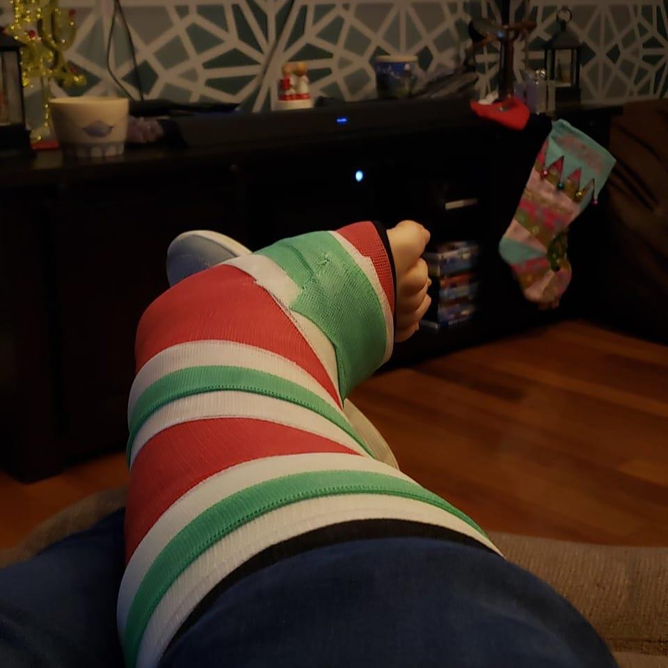 I got my first Christmas gift today! After 3 months in a boot, surgery, and next a month in my Christmas cast, I should be able to ditch the knee wheelie sometime in January.
Merry Christmas to you all!!