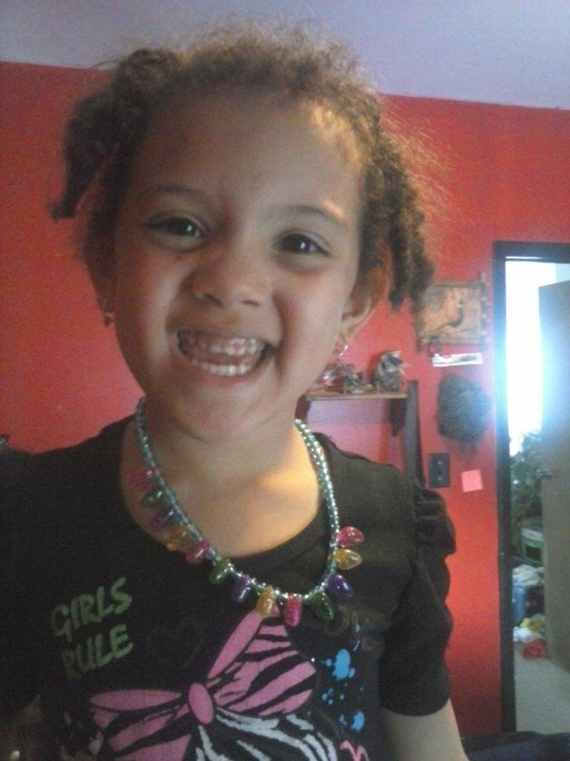 Arianna saying she loves Emmy through a picture text :) She's Emmy's best friend <3