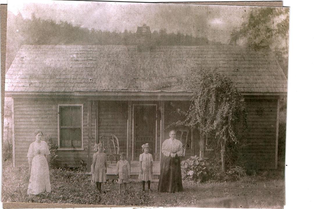 Another old family photograph I found. The Knapp side of the family again. This time my grandmother - Grandma Knapp. I am told when she was about 9 years old. She is standing at the right hand of her mother. This has got to