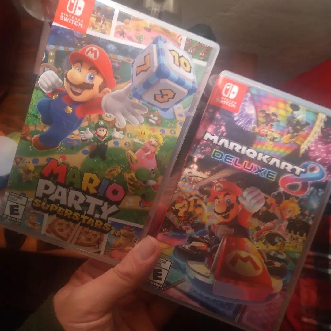 During my winter break, I've got 2 new games Mario Party Superstars and Mario Kart 8 Deluxe ! I'm so glad I bought a switch 6 months ago after 15+ years of not having a game system. These 2 games bring me so much nostalgia