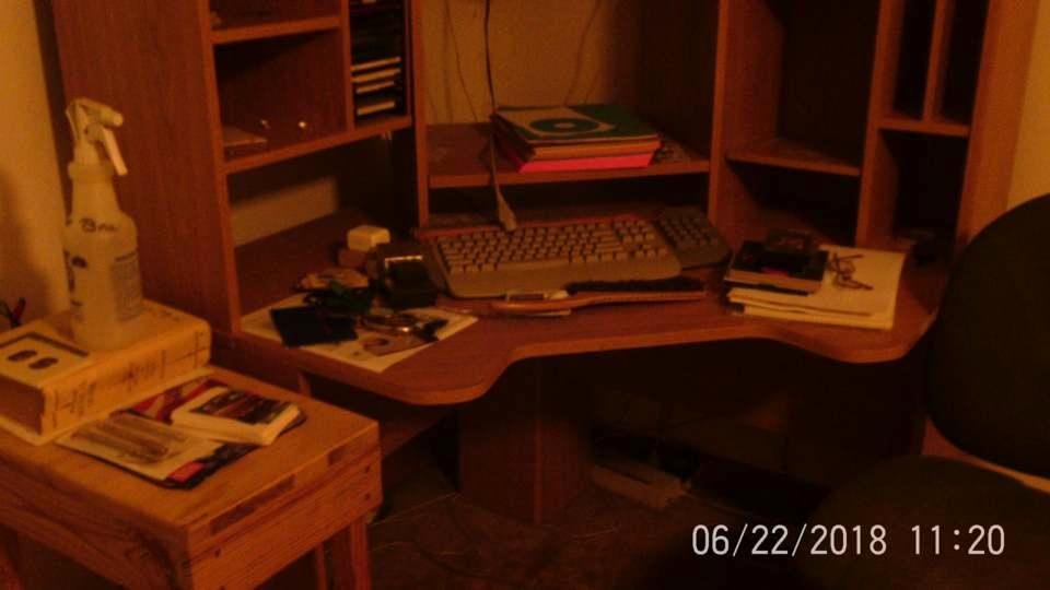 CORNER COMPUTER DESK FOR 35.00 CALL 9108181171