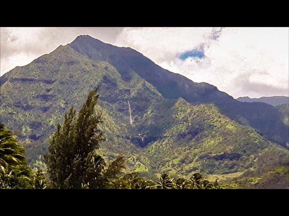Seeing my sister Trudy's great pics from Hawaii just drives Doris & I crazy wanting to go there. I retouched this one to take some of the haze out of the original.