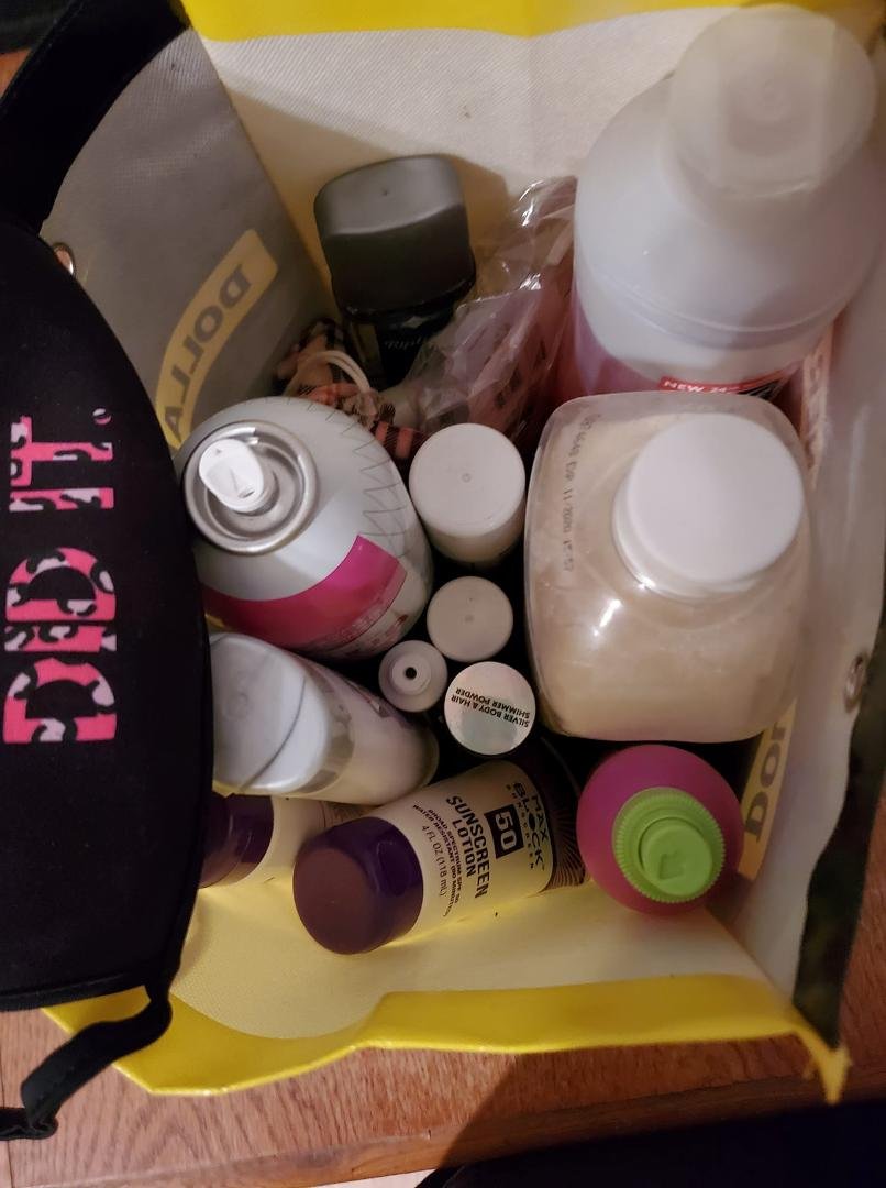 Update! That was just one room! I have so much stuff that is mostly nice, I'll add pix throughout the day!
Here is what's left from bathroom: Sunscreen, shampoo, conditioner, liquid soap, detangler, bath and body lotions,