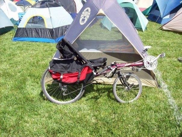 I took Raineesha to the bike shop this morning. Last week I had the rear wheel rebuilt, because one spokes was broken and the rest were pretty chewed up. When I put the wheel back on the chain had mysteriously seemed to ha