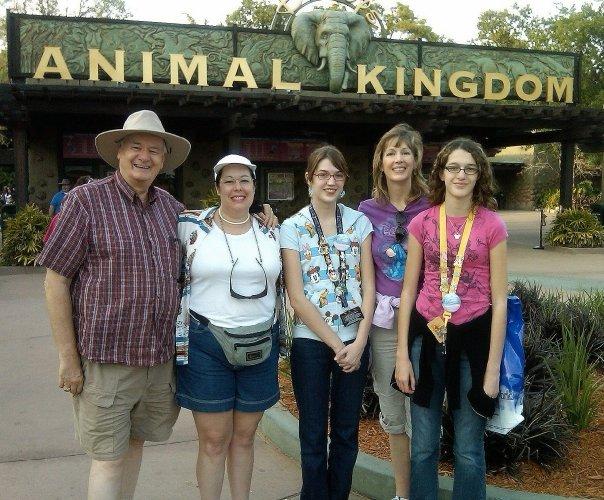 The obligatory establishing shot, with Bwana Bob, Tricia, Allison, Teri, and Amy...actually, it was the final shot, since my camera pooped out before we got there (low battery), and a friendly passerby took this on my camer