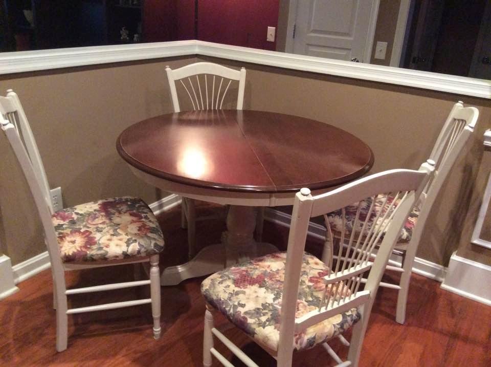 Kitchen set for sale. $75, please message if interested for address. I'm in Hamilton
