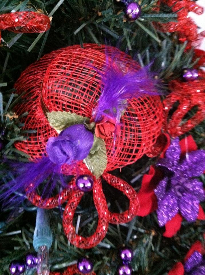 Final four hats on my tree. I just love this tree. It also has red hearts, purple bows...lovely.