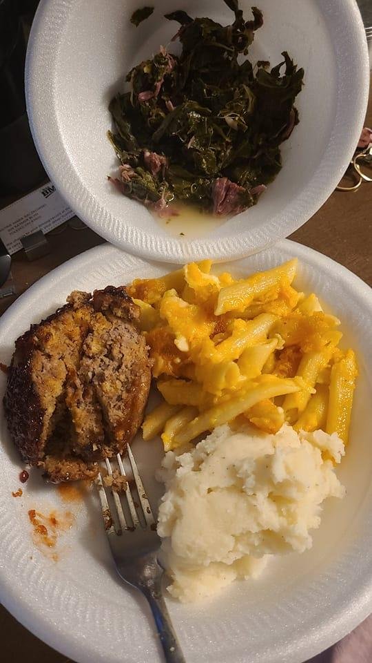 Dinner 😋 tried a recipe for air fryer meatloaf n it's great!! With mashed potatoes, greens & Mac n cheese