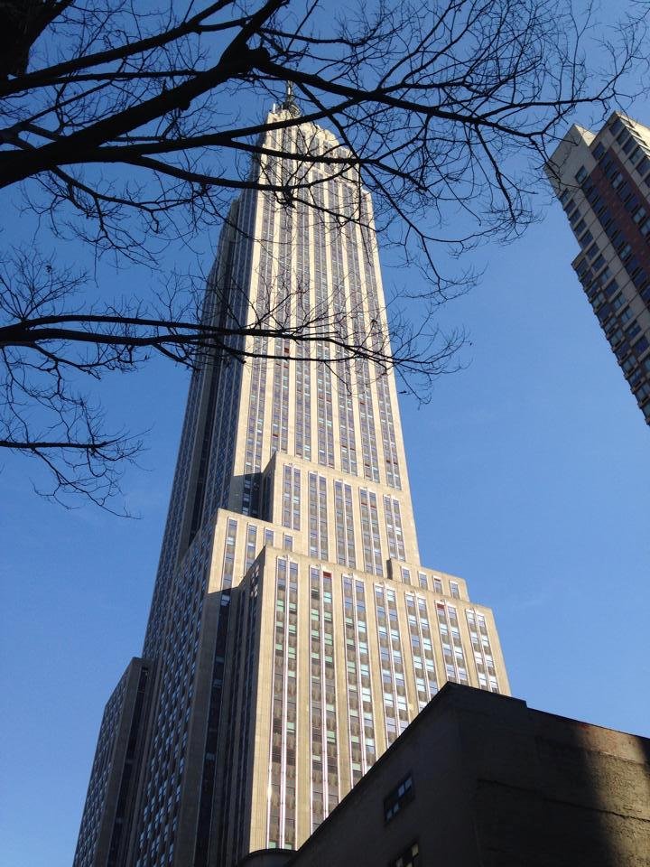 Empire State Building! A beautiful NYC. DAY!