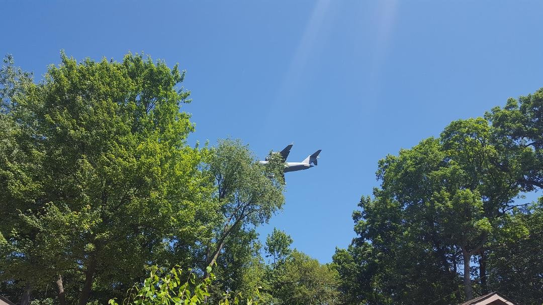 This C 17 Globemaster just flew low overhead and landed at Pontiac.