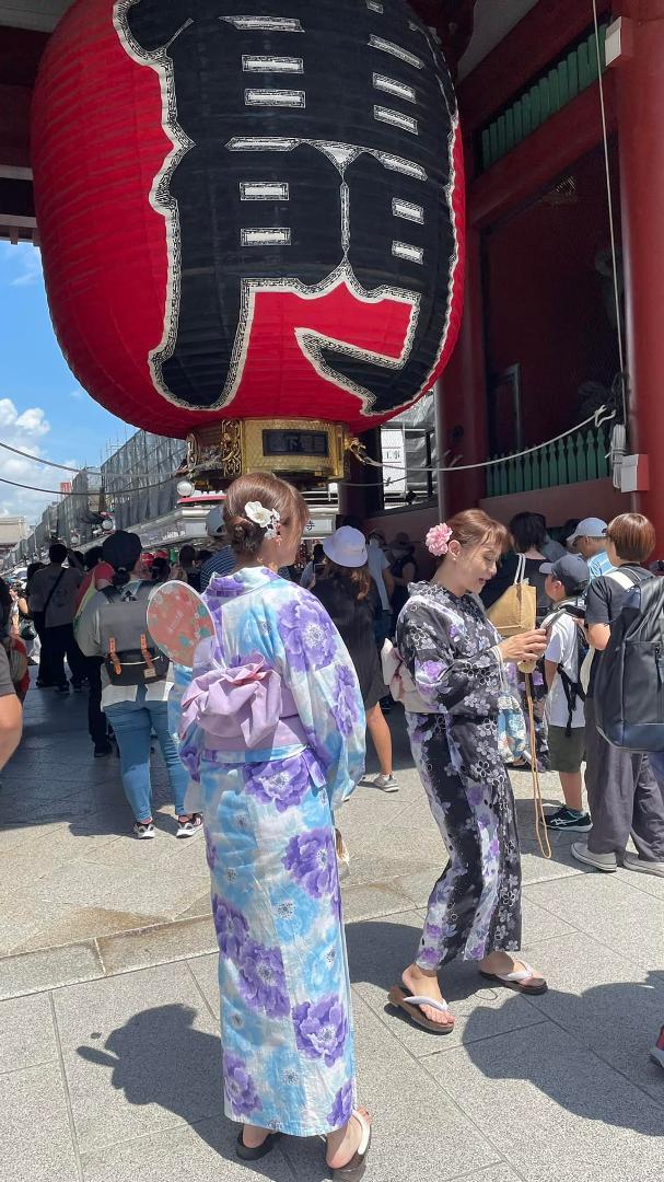 We went through a market where a lot of people - women and men- were dressed in these traditional costumes. Our guide says said she has a few but only for very special occasions. Too much work, and it takes 2 people to get