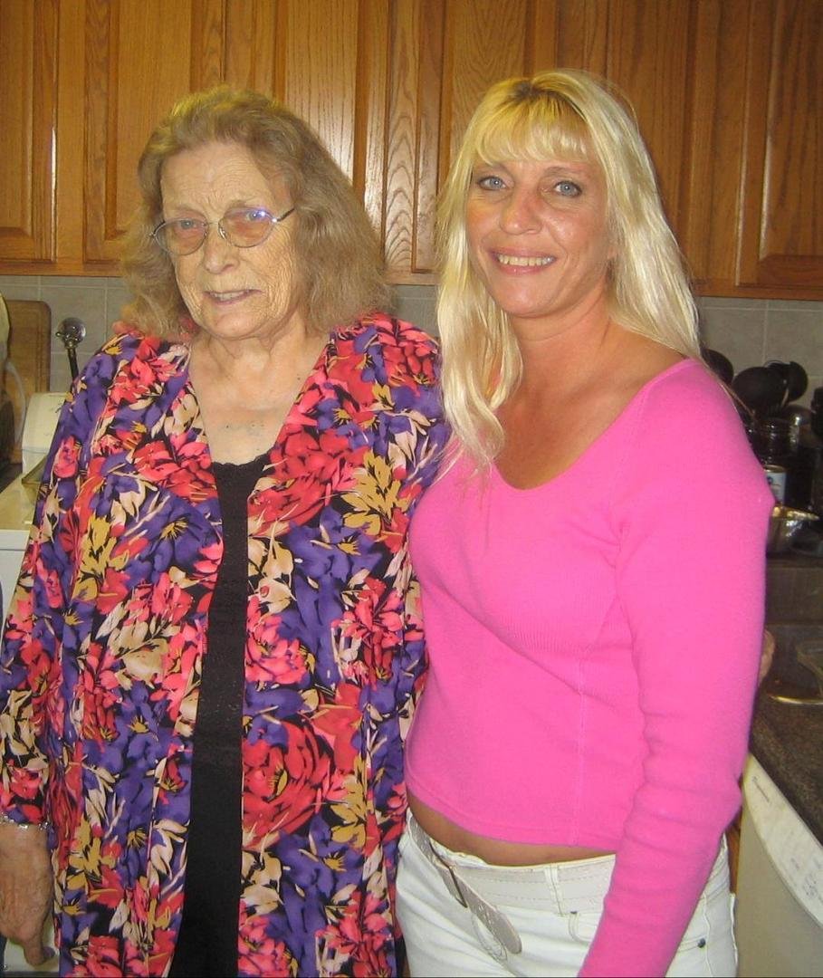 We are heartbroken.
It is with great sadness that we annonce the passing of our beloved mother, Jean DeWees.
She died at home on Thursay 12/28/17. Funeral services will be held on Friday January 19,2018 at 11:00, Folowed b