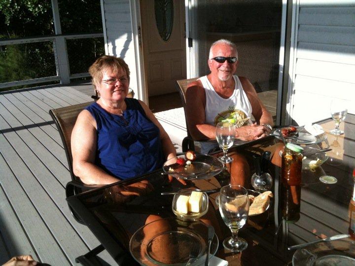 Look who stopped by to visit! Linda & Dick Lee enjoying New Year's Day breakfast with us this morning on our lanai.