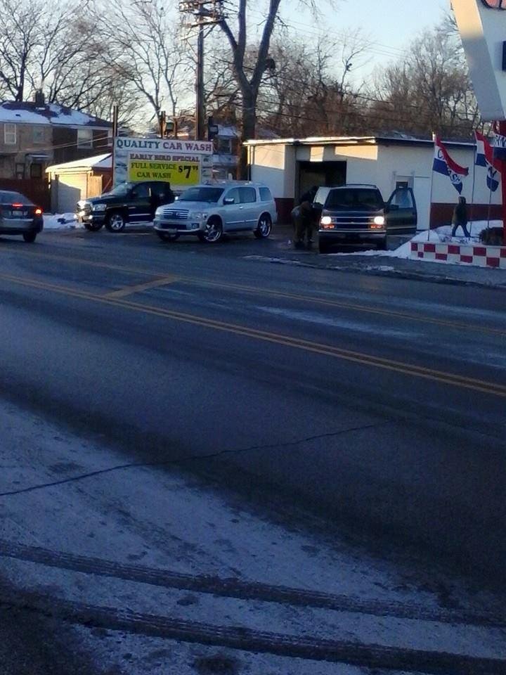 3\u00B0F in Chicago and the car wash is still going on!!