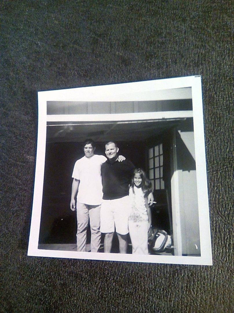 So here's a pic with Dad in the middle, cousin Joe, who was all everything in football, and the princess Lyn next to Dad! Dad loved Joe as his own, would brag about him to all!😊😍