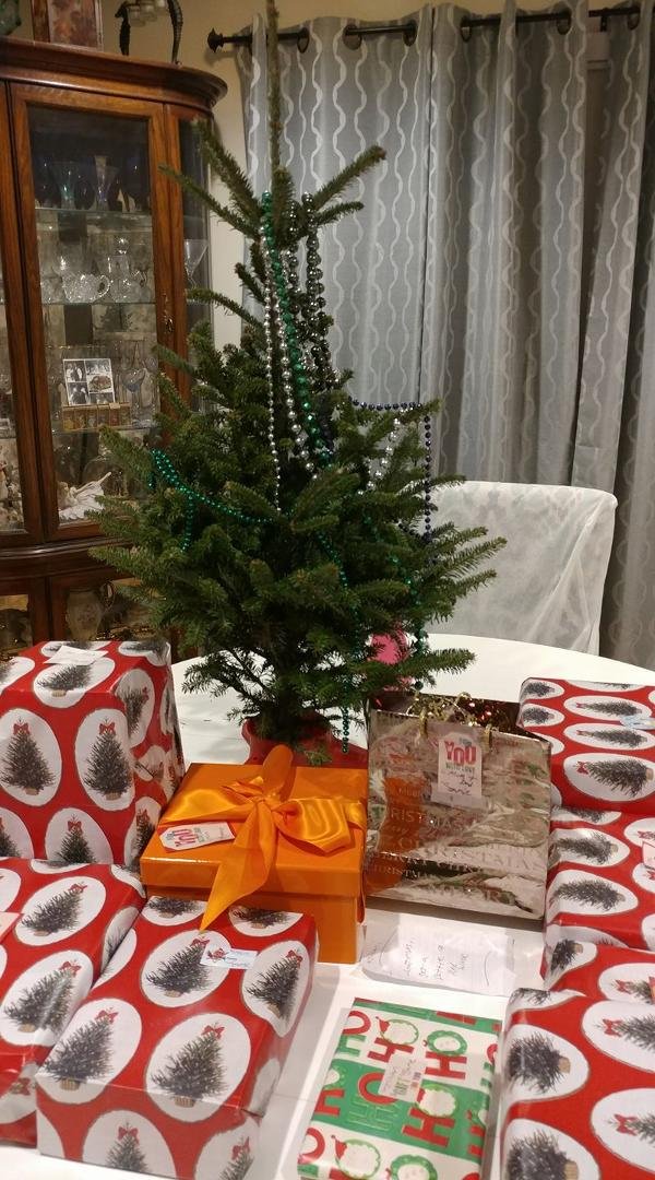 Jim decorated the tree