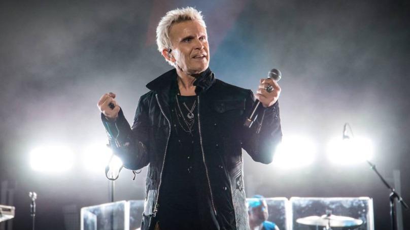 Tonight, Billy Idol Concert.
Cradle Of Love
Eyes Without A Face
Mony Mony
Dancing With Myself
Rebel Yell
White Wedding