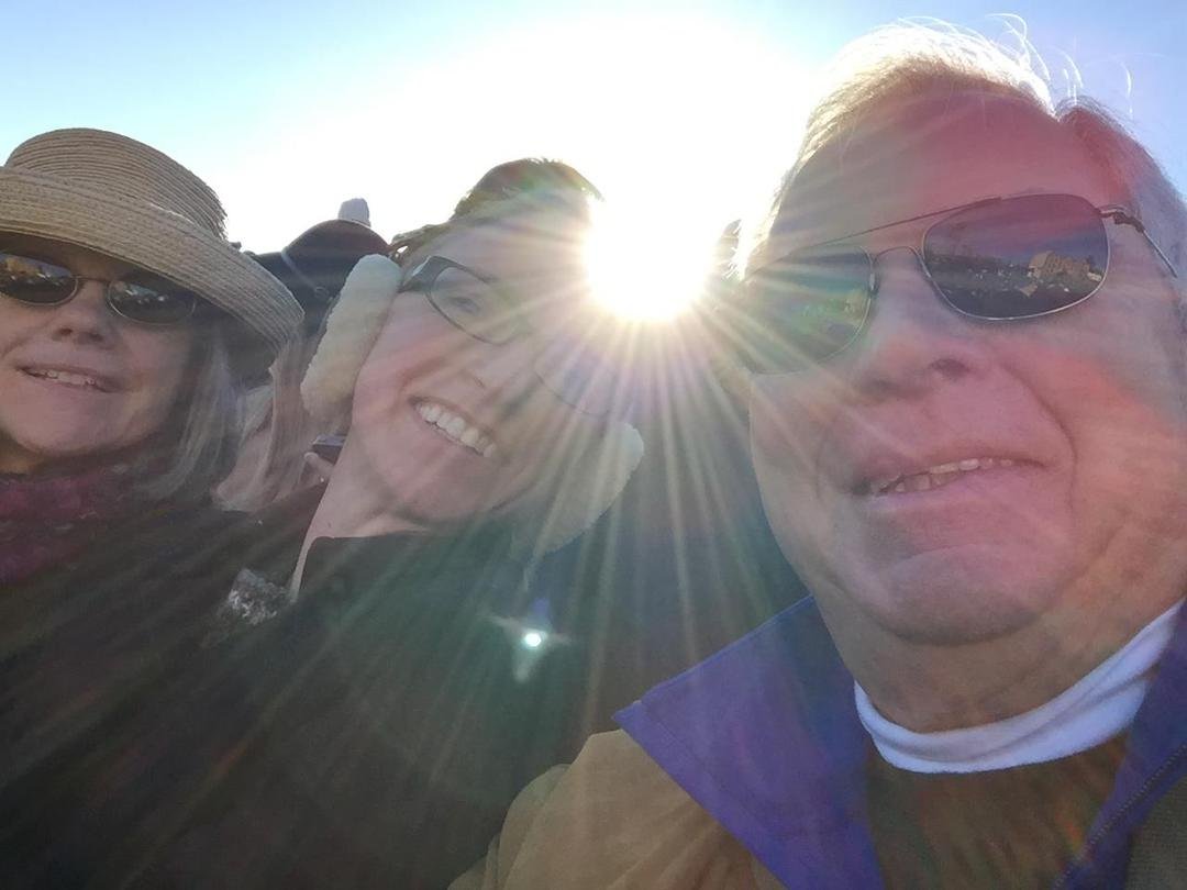 Waiting for the Rose Bowl Parade to start and the weather to warm.🌹