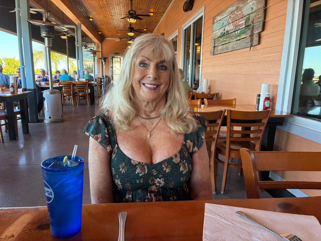 Waiting for lobster dinner to arrive at Lashley crab house.  Thanks for the birthday dinner Stephanie.