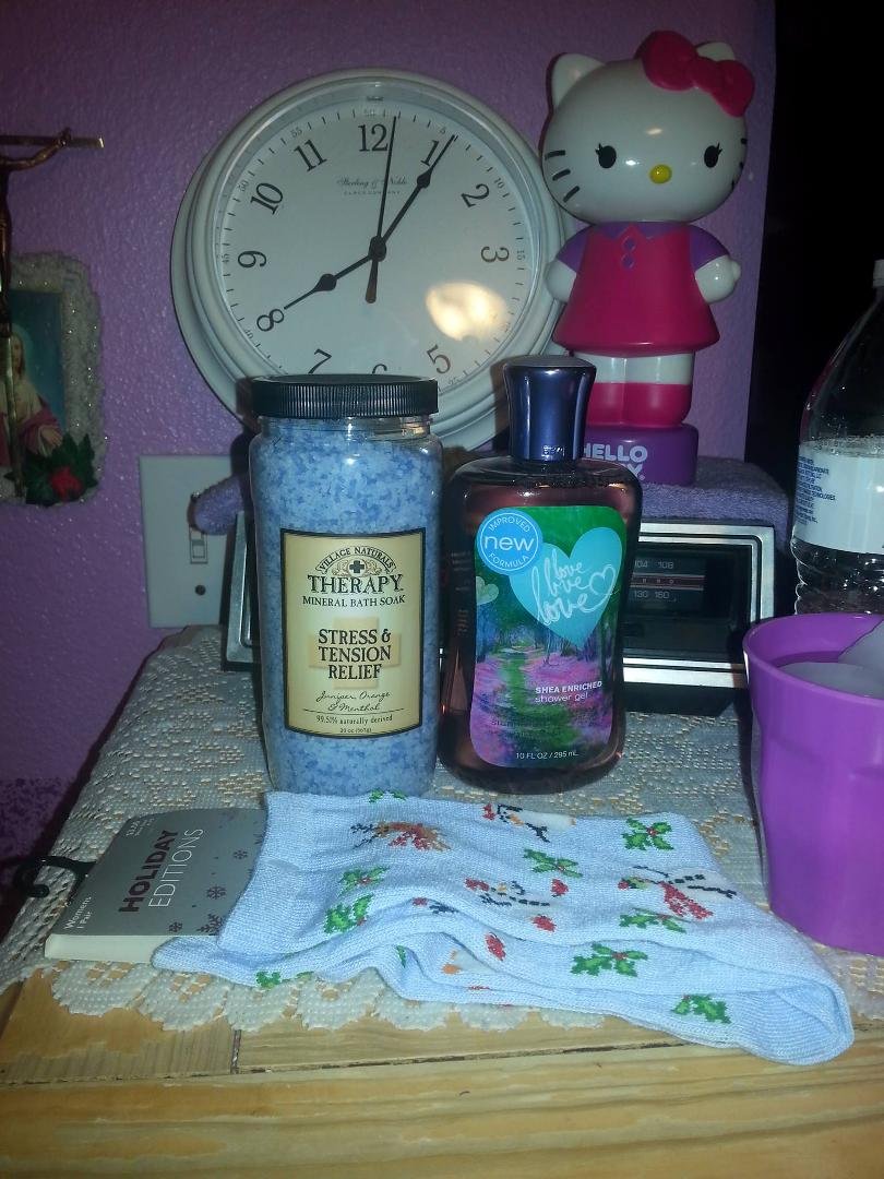 my teacher friend gave me an early xmas gifts thank you vicki urban I hope.to go to your house.soon I could make something .