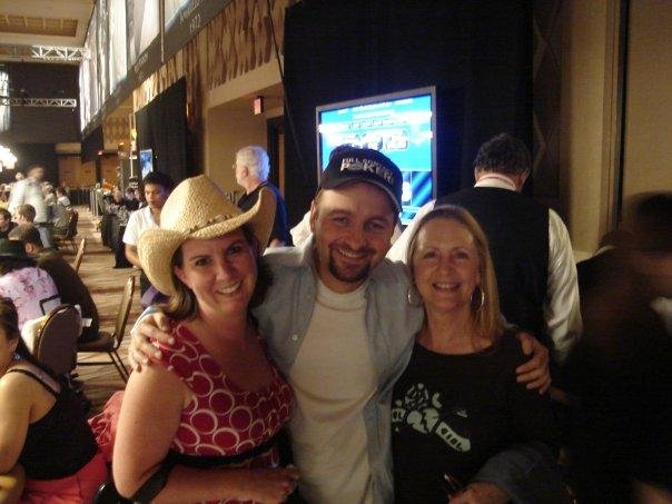 What a nice guy to leave the series and take a picture with 2 fans...