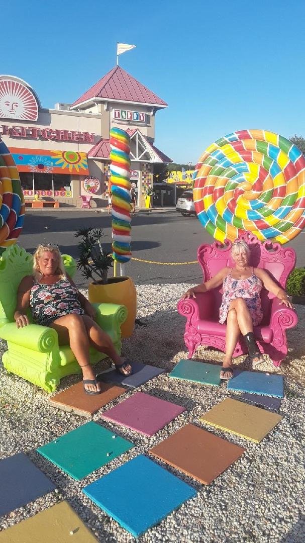 And so it goes....our annual Thelma and Louise trip comes to an end..... 😥 
❤️🚗🏕️👭🍭🍬🌞🏖️🦀👙