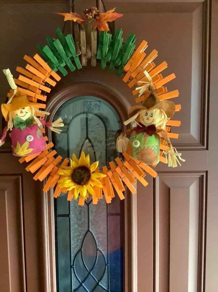Finished my new Thanksgiving wreath.
Hand painted each clothespin (found cheaper at Walmart). Other things on it were old decorations I don’t use anymore