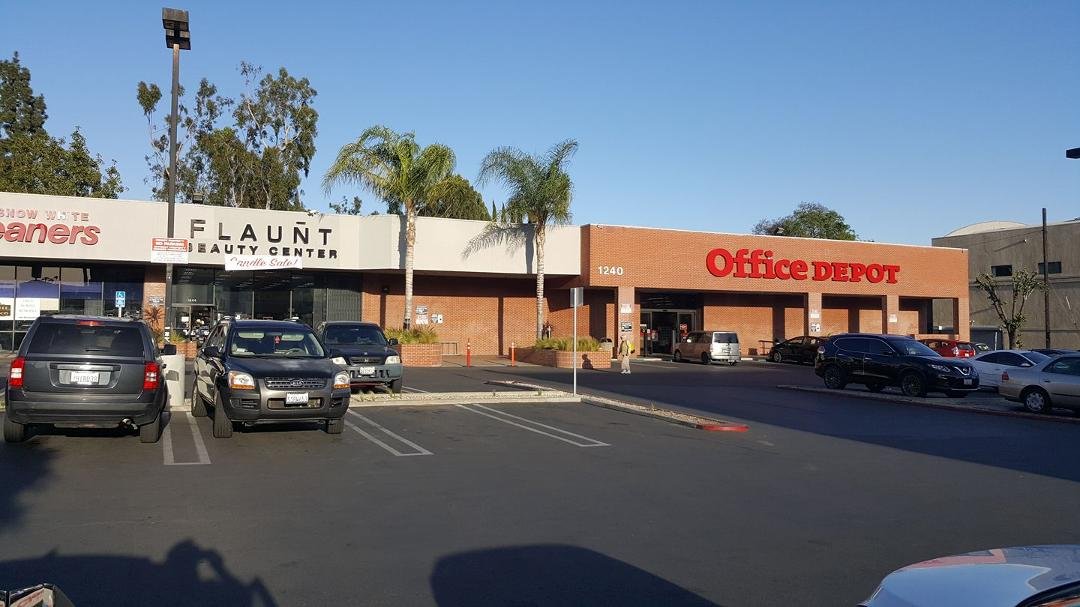 This is the Hollywood Ranch Market, where my dad was the manager. Except it, too, is long gone. Progress? Perhaps not. This is in Hollywood on Vine, by the way...several blocks from Hollywood Blvd.