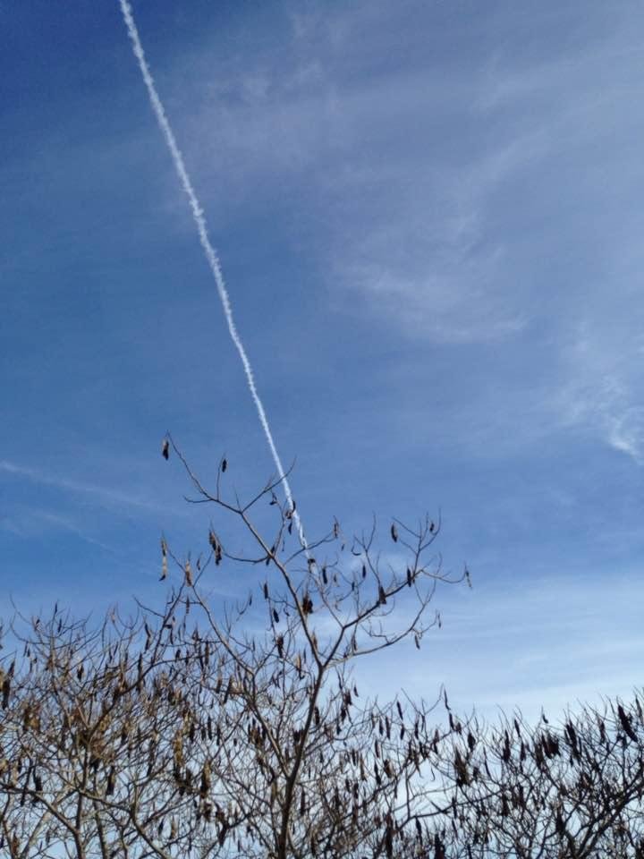 Contrails to Mexico City