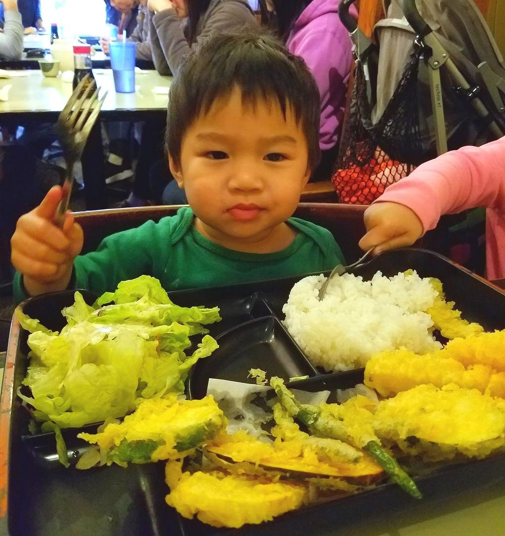 Eating his own bento box like a big boy