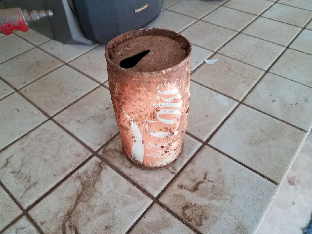 Carly dug up in the back 40 this 1950's-60's coke can it's tin and has a seam on it. Waiting for her to dig up GOLD🤣🤣