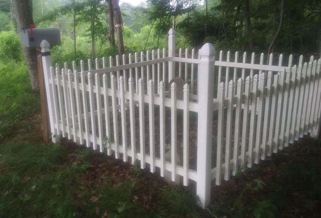 Mail Box is open for notes when you visit the William and Mary Green Dingus Cemetery on the Bluff Scott County VA.