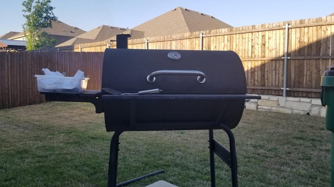 Today is a beautiful day in Dallas 82 feeling like 98 degrees in the shade.The  Hatcher's family is outside having dinner.  Miss our Tulsa family's and friends