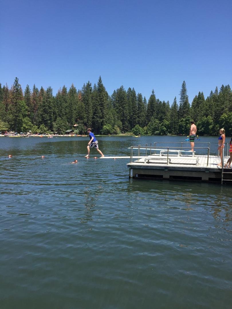 Now that's how you stroll on the lake!!😄