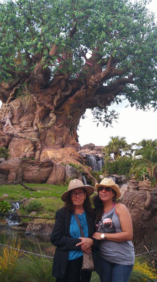 Went to animal kingdom with friends for my birthday liz rita and grandma