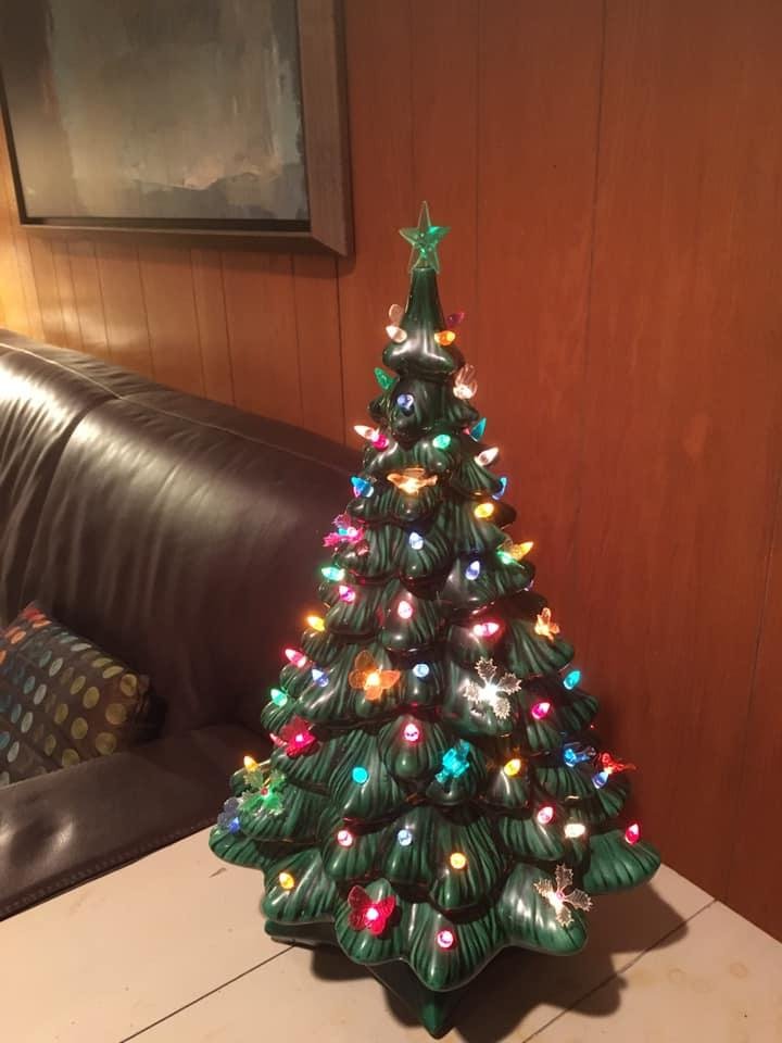 Okay my favorite tree is up. Tomorrow the big one. I know.....everyone beat me this year! #FallingBehind 🤦🏻♀️