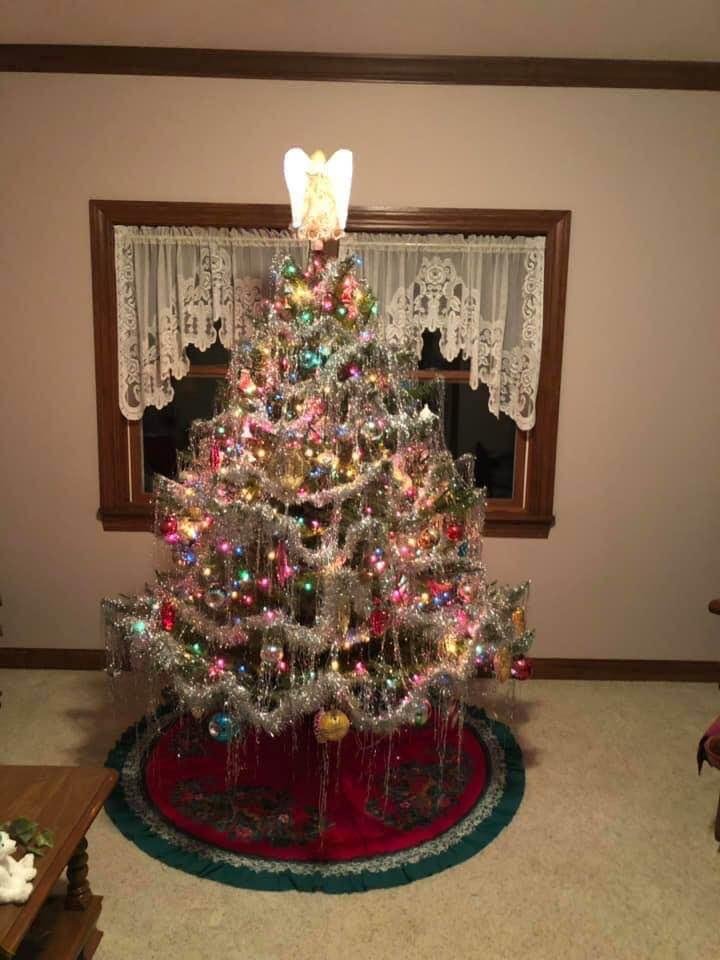 Stan and I and his wife Sharon had some fun making his tree last week !!!