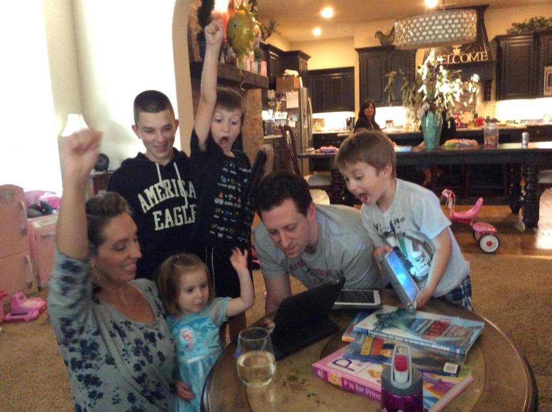 iPad nation! My family Candy Crushing! 😁