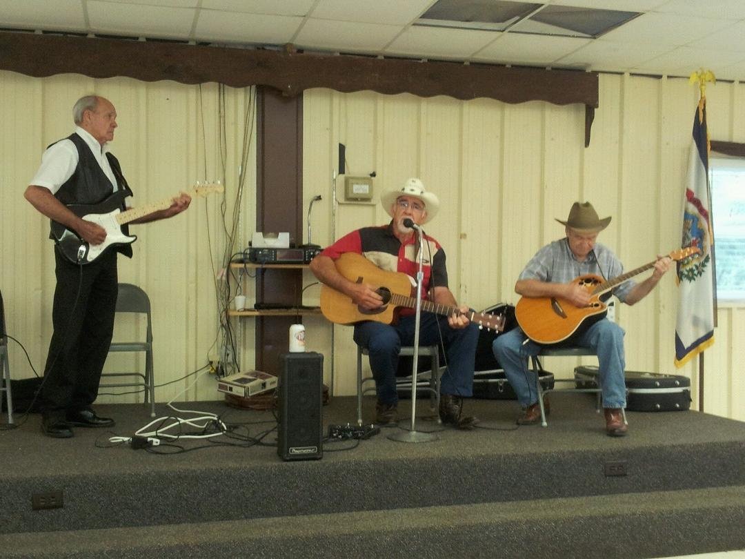 Joe Nutter and the boys providing some fine music at the Triplett Reunion.