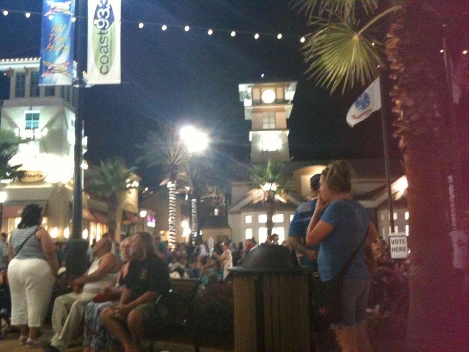 At Destin Commons waiting for Fire Works!  The Barbeque Tastings were really good!  Finalized with a scoops of Berry Ice Cream!  Yummy!