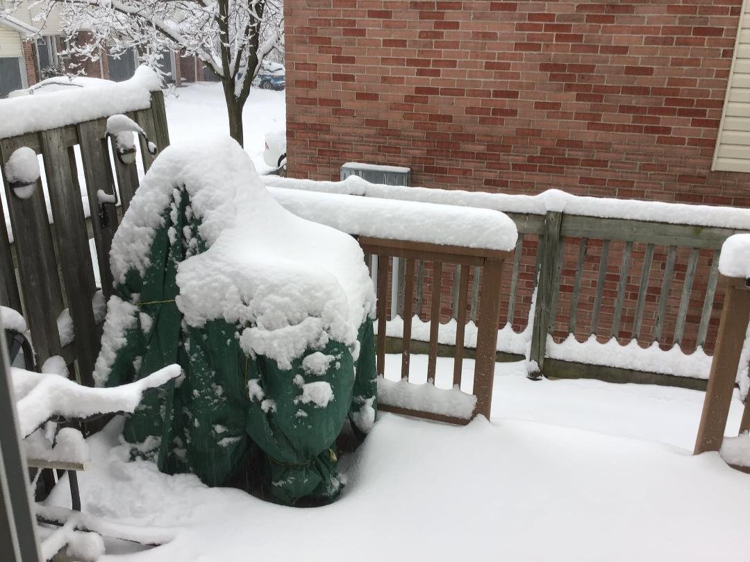 Nov. 22, 2020, 4:00 PM, Georgetown, and it is still snowing.