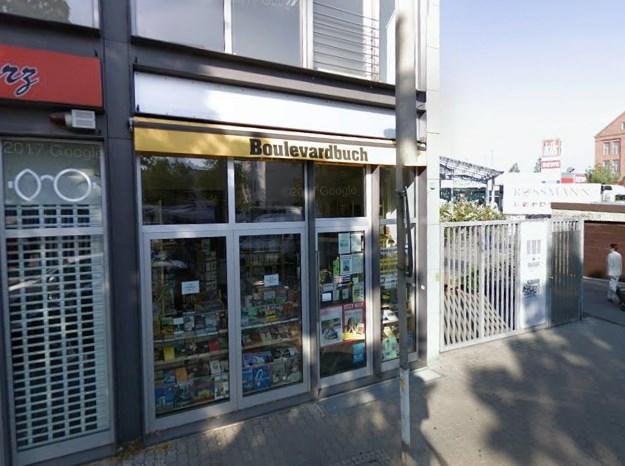 Kurze Info zum Lockdown: Die Buchläden haben nach wie vor auf!! Z.B der Buchladen von Heide Arndt am Marktplatz. Frage: Was ist bequemer, schneller und billiger als ein Buch bei Amazon oder Thalia online zu kaufen? Beim Buc