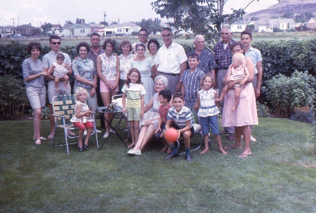 Charles Abernethy's album, Enna Dohner NJ Abernethy & siblings & kids & grand kids 1962