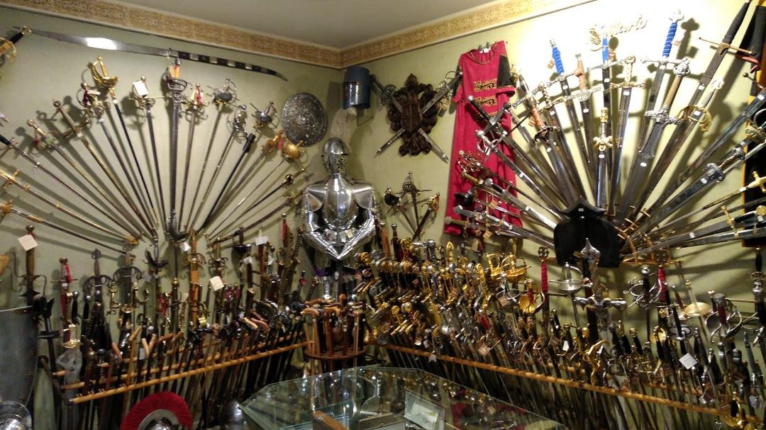 Holy Toledo! Sword shopping... been needing new Damascus steel for my next campaign