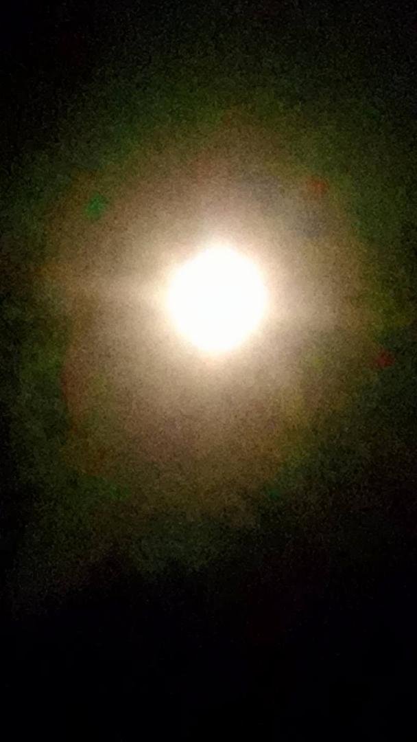 Super Moon on the Rise. Or according to CCW a Bad moon on the Rise (or is it really A Bathroom on the Right).