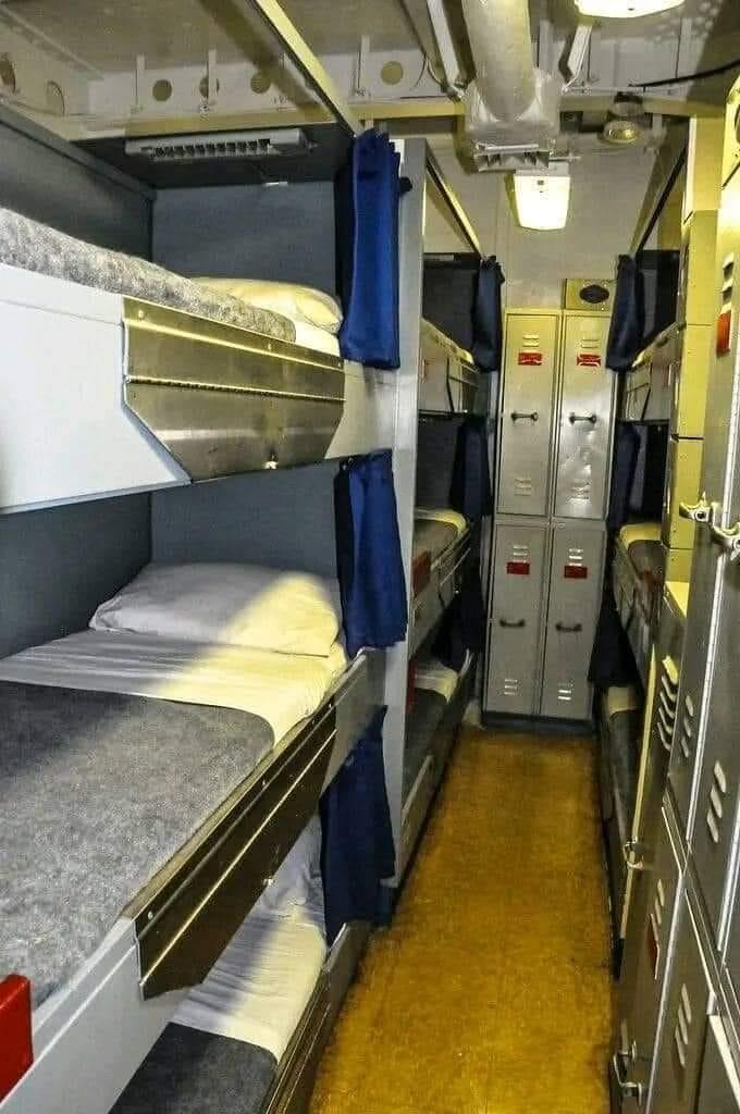 These were some great Memories. I had the rack on the bottom and my rack opened up ,for storage. USS. Dahlgren DDG 43 ,Norfolk ,VA 1987-1989.  Boiler Technician in the Forward Fireroom. Great Lakes Michigan ,for bootcamp.